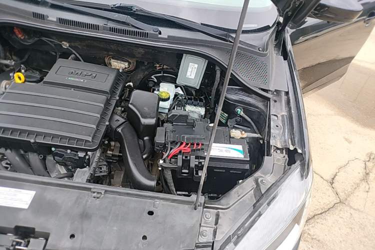 Used Volkswagen Jetta 2013 1.6L Manual Comfort Model Engine Bay Left