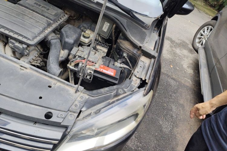 Used Volkswagen Jetta 2013 1.6L Manual Comfort Model Engine Bay Left