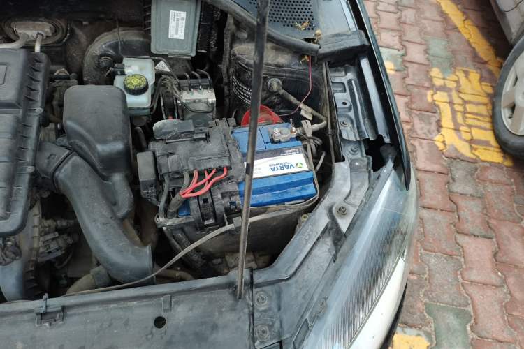 Used Volkswagen Jetta 2013 1.6L Manual Fashion Edition Engine Bay Left