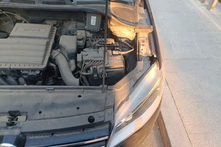 Used Volkswagen Jetta 2013 1.6L Automatic Luxury Model Engine Bay Left