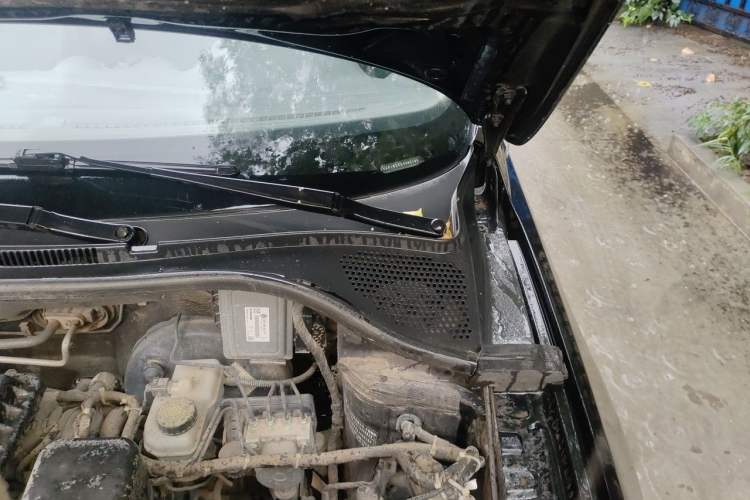 Used Volkswagen Jetta 2013 1.6L Manual Fashion Edition Engine Bay Left