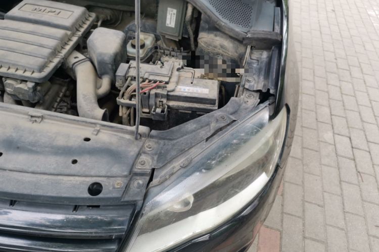 Used Volkswagen Jetta 2013 1.6L Manual Fashion Edition Engine Bay Left