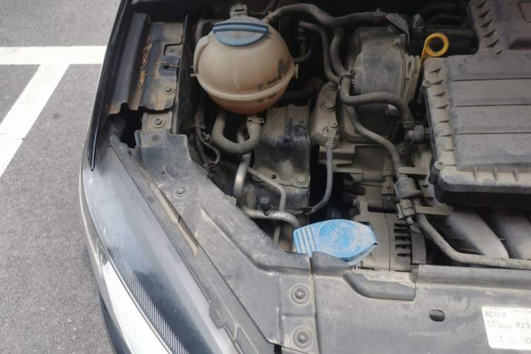 Used Volkswagen Jetta 2013 1.6L Manual Fashion Edition Engine Bay Right