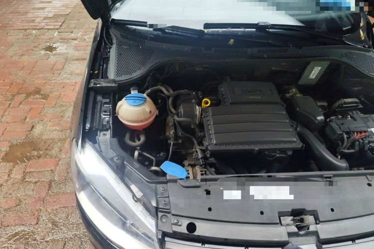 Used Volkswagen Jetta 2013 1.6L Automatic Luxury Model Engine Bay Right