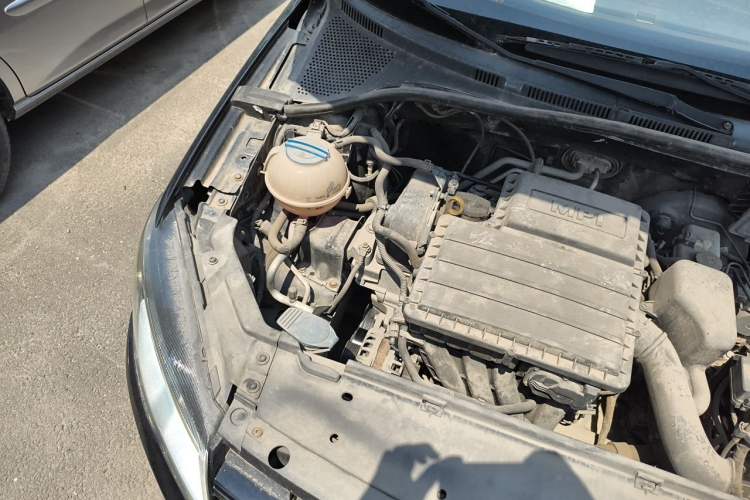 Used Volkswagen Jetta 2013 1.6L Manual Fashion Edition Engine Bay Right