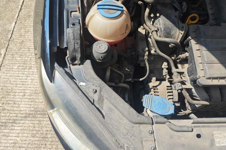 Used Volkswagen Jetta 2013 1.6L Automatic Fashion Model Engine Bay Right