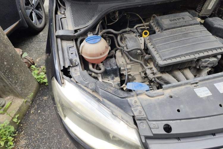 Used Volkswagen Jetta 2013 1.6L Manual Comfort Model Engine Bay Right