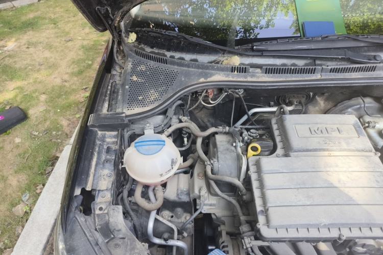 Used Volkswagen Jetta 2013 1.6L Manual Fashion Edition Engine Bay Right