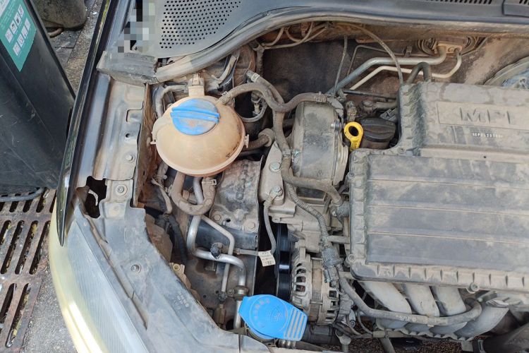 Used Volkswagen Jetta 2013 1.6L Automatic Fashion Model Engine Bay Right