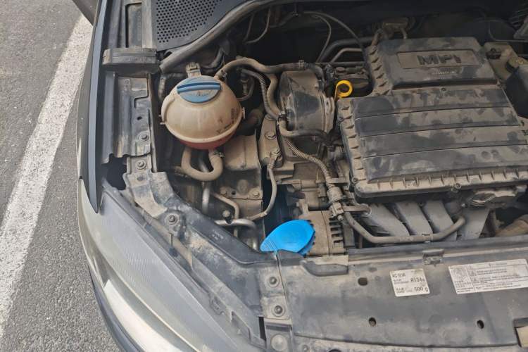 Used Volkswagen Jetta 2013 1.6L Manual Fashion Edition Engine Bay Right