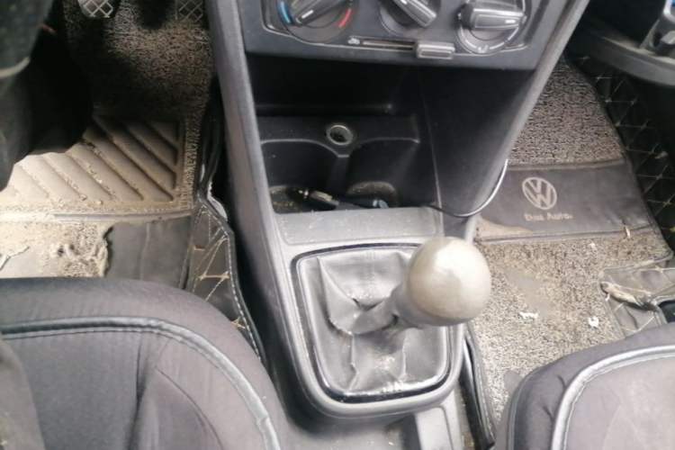 Used Volkswagen Jetta 2013 1.6L Manual Fashion Edition Gear Lever