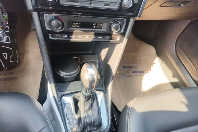 Used Volkswagen Jetta 2013 1.6L Automatic Luxury Model Gear Lever