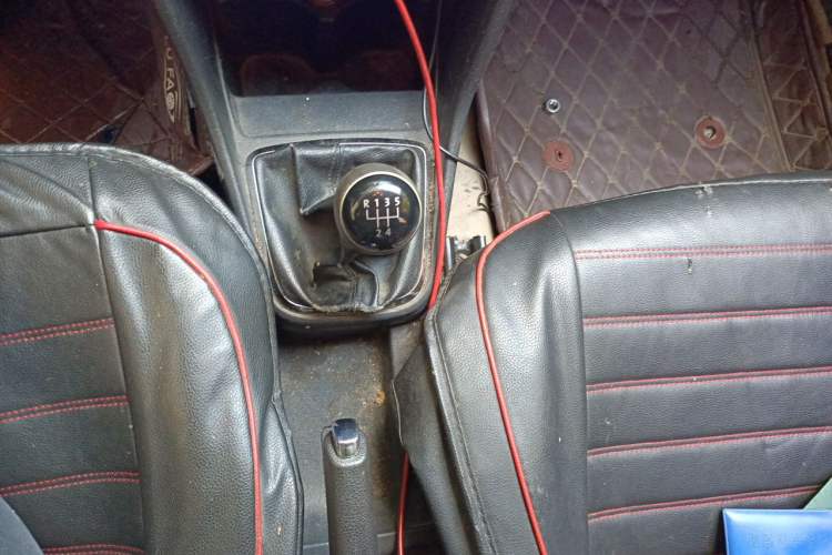 Used Volkswagen Jetta 2013 1.6L Manual Comfort Model Gear Lever