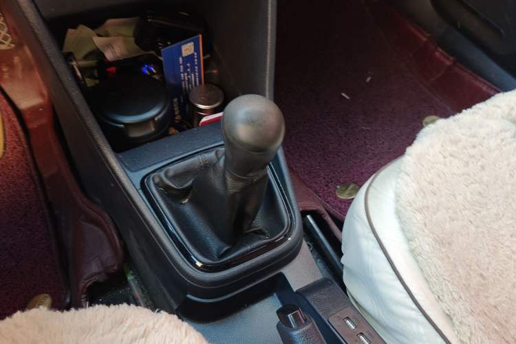 Used Volkswagen Jetta 2013 1.6L Manual Fashion Edition Gear Lever