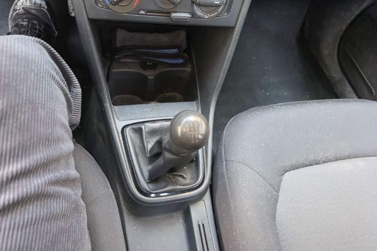 Used Volkswagen Jetta 2013 1.4L Manual Fashion Model Gear Lever