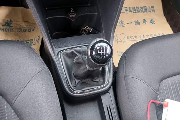 Used Volkswagen Jetta 2013 1.6L Manual Comfort Model Gear Lever