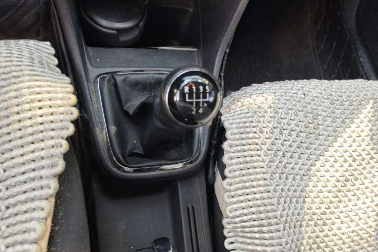 Used Volkswagen Jetta 2013 1.6L Manual Comfort Model Gear Lever