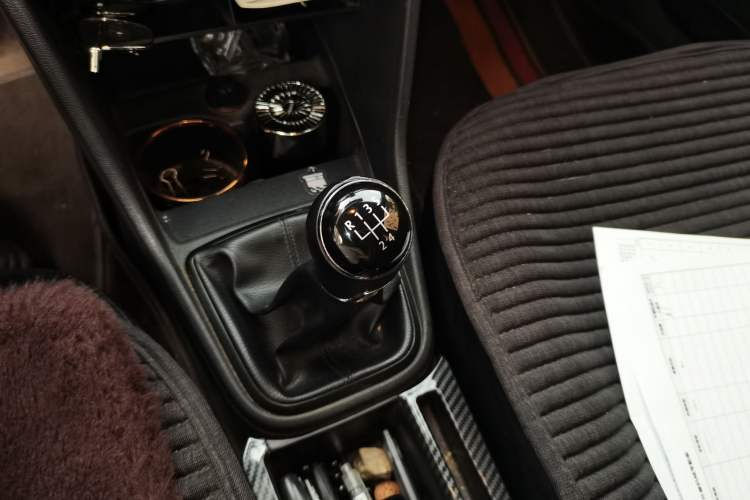 Used Volkswagen Jetta 2013 1.6L Manual Fashion Edition Gear Lever