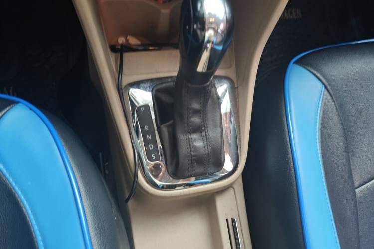 Used Volkswagen Jetta 2013 1.6L Automatic Comfort Model Gear Lever