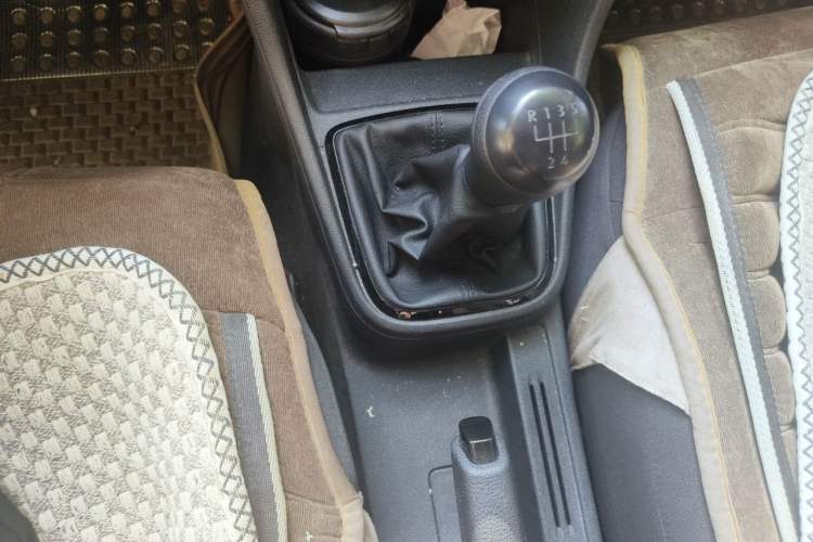 Used Volkswagen Jetta 2013 1.6L Manual Fashion Edition Gear Lever