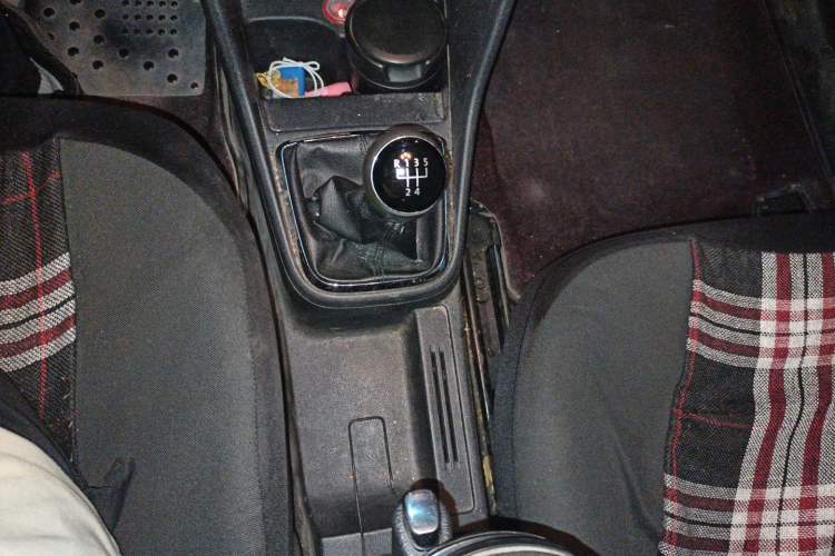 Used Volkswagen Jetta 2013 1.6L Manual Comfort Model Gear Lever