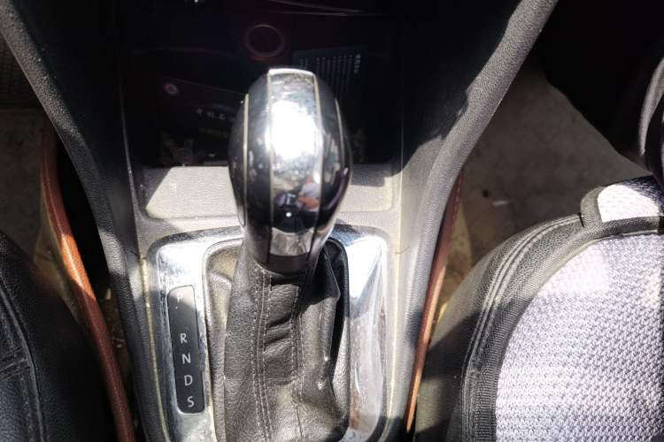 Used Volkswagen Jetta 2013 1.6L Automatic Comfort Model Gear Lever
