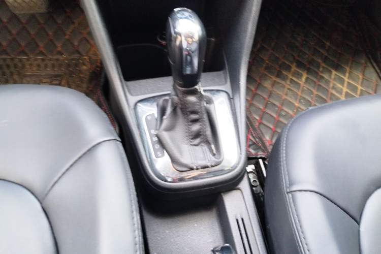 Used Volkswagen Jetta 2013 1.6L Automatic Comfort Model Gear Lever