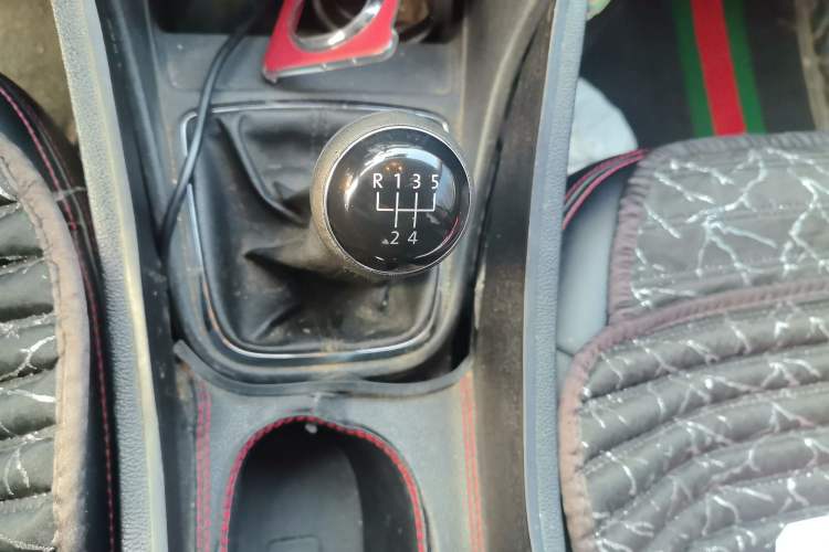 Used Volkswagen Jetta 2013 1.6L Manual Comfort Model Gear Lever