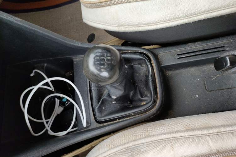 Used Volkswagen Jetta 2013 1.6L Manual Fashion Edition Gear Lever