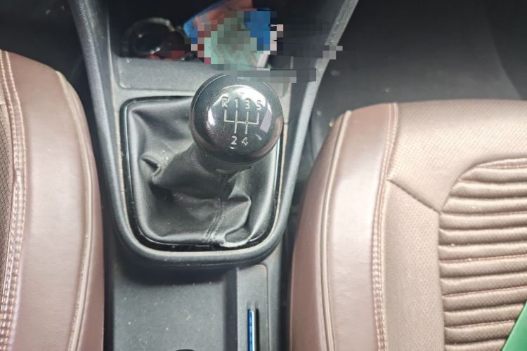 Used Volkswagen Jetta 2013 1.6L Manual Fashion Edition Gear Lever