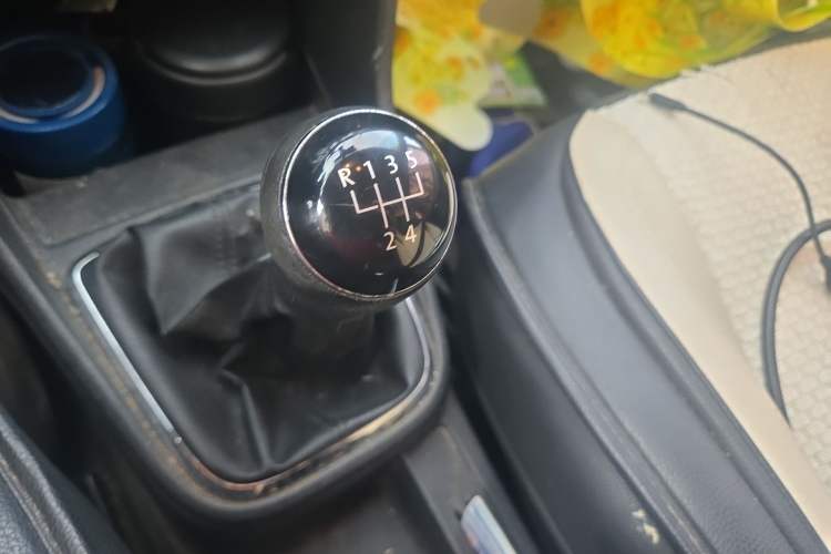 Used Volkswagen Jetta 2013 1.6L Manual Comfort Model Gear Lever