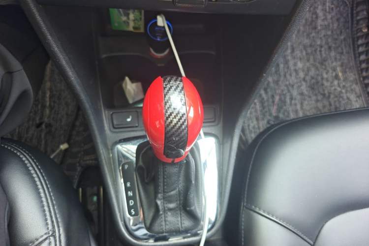 Used Volkswagen Jetta 2013 1.6L Automatic Comfort Model Gear Lever
