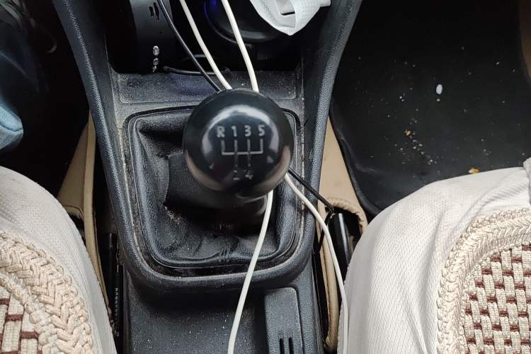 Used Volkswagen Jetta 2013 1.6L Manual Fashion Edition Gear Lever