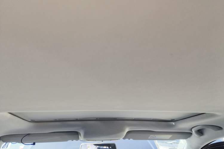 Used Volkswagen Jetta 2013 1.6L Automatic Luxury Model Headliner