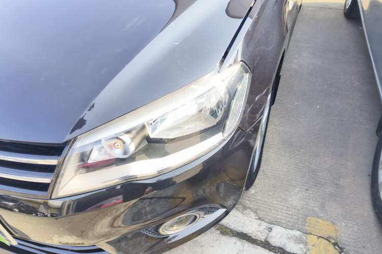 Used Volkswagen Jetta 2013 1.6L Automatic Luxury Model Left Front Headlight