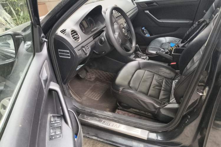 Used Volkswagen Jetta 2013 1.6L Automatic Fashion Model Left Front Seat