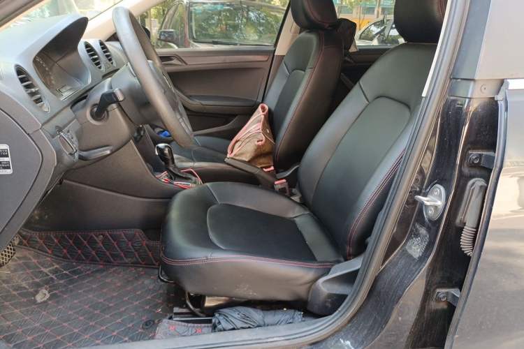 Used Volkswagen Jetta 2013 1.6L Automatic Fashion Model Left Front Seat
