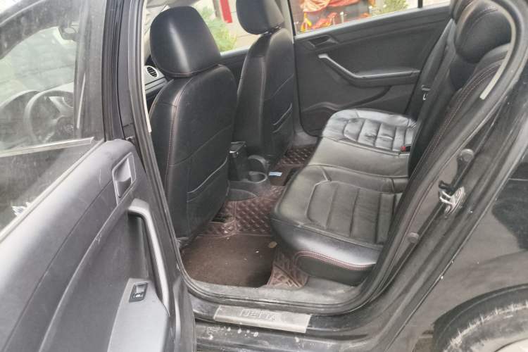 Used Volkswagen Jetta 2013 1.6L Automatic Fashion Model Left Rear Seat