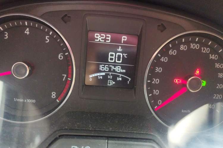 Used Volkswagen Jetta 2013 1.6L Automatic Luxury Model Odometer Close Up