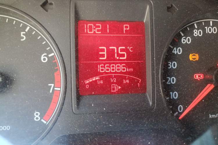 Used Volkswagen Jetta 2013 1.6L Automatic Fashion Model Odometer Close Up