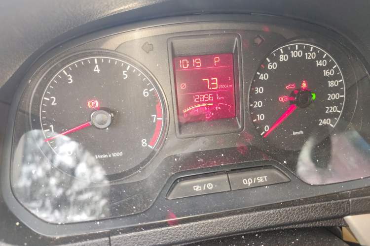 Used Volkswagen Jetta 2013 1.6L Automatic Comfort Model Odometer Close Up