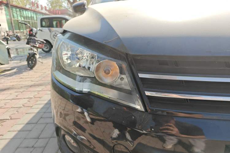 Used Volkswagen Jetta 2013 1.6L Manual Comfort Model Right Front Headlight