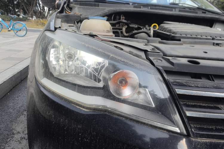 Used Volkswagen Jetta 2013 1.6L Manual Comfort Model Right Front Headlight