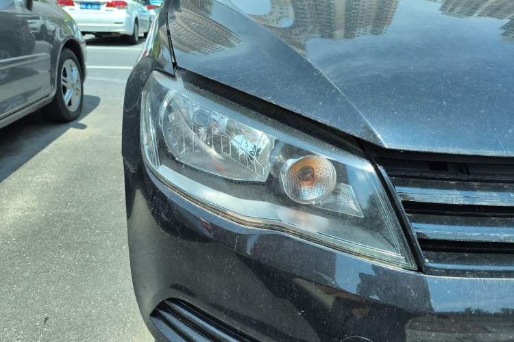 Used Volkswagen Jetta 2013 1.6L Manual Fashion Edition Right Front Headlight