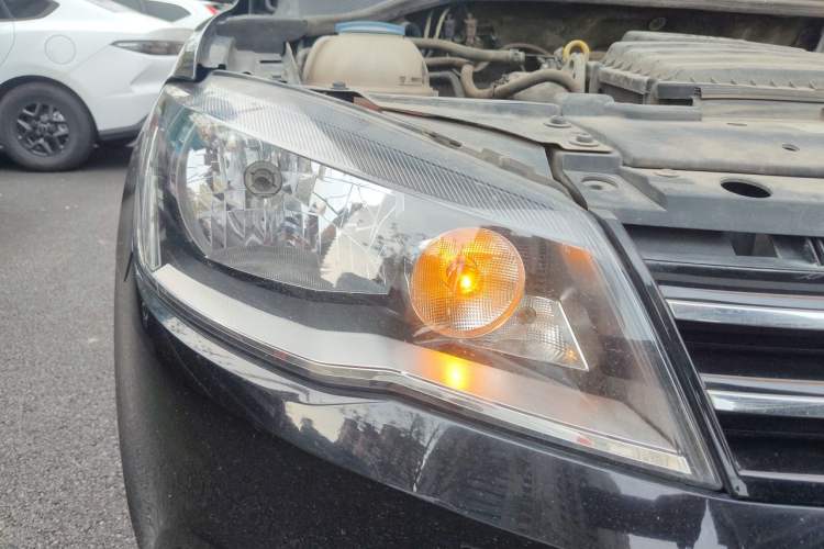 Used Volkswagen Jetta 2013 1.6L Manual Comfort Model Right Front Headlight