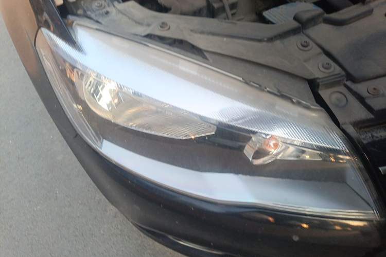 Used Volkswagen Jetta 2013 1.6L Automatic Luxury Model Right Front Headlight