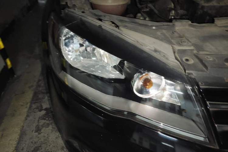 Used Volkswagen Jetta 2013 1.6L Manual Comfort Model Right Front Headlight