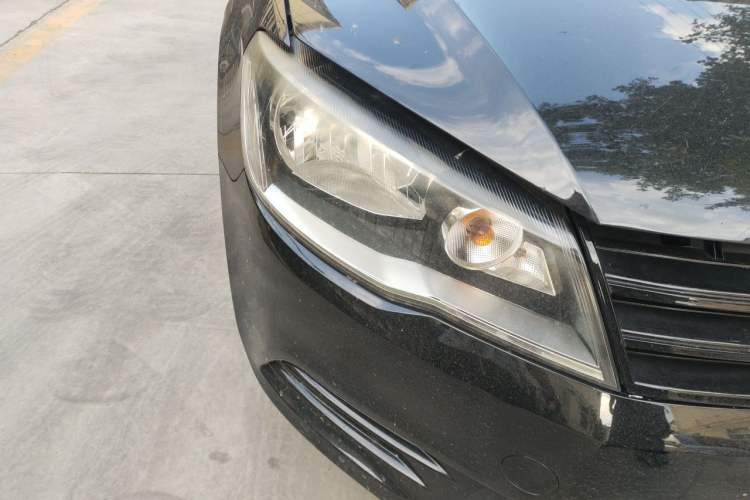 Used Volkswagen Jetta 2013 1.6L Manual Fashion Edition Right Front Headlight