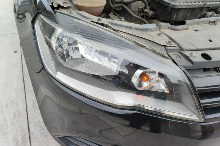 Used Volkswagen Jetta 2013 1.6L Manual Fashion Edition Right Front Headlight