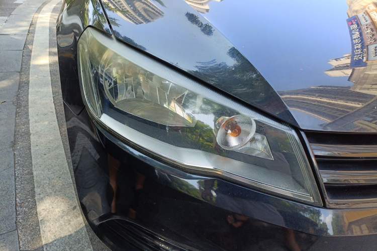 Used Volkswagen Jetta 2013 1.6L Automatic Fashion Model Right Front Headlight